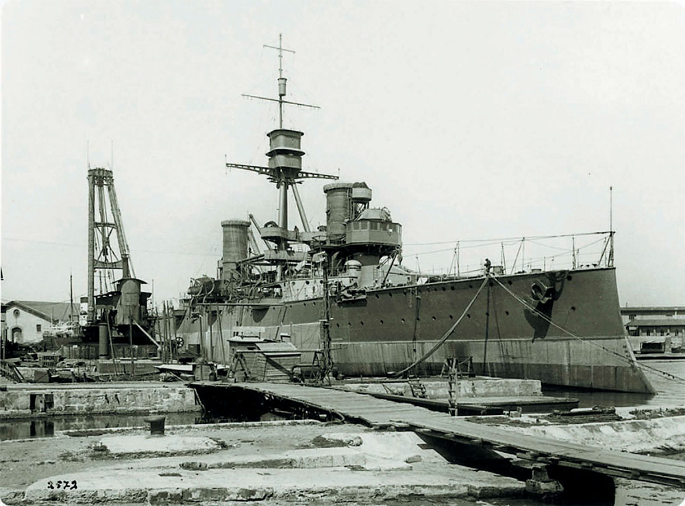 Броненосный крейсер «General Belgrano» во время модернизации на верфи «Odero» в Ливорно (Италия), 15 мая 1929 г.