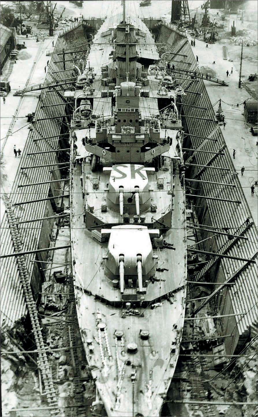 Тяжелый крейсер «Suffolk» в доке