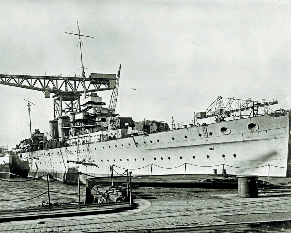 Крейсер «Australia» в ходе достройки, 1927 г.